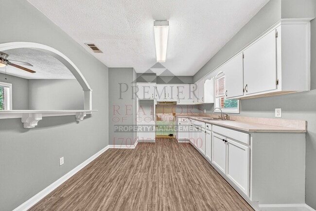 Building Photo - 1722 Emerson Ave