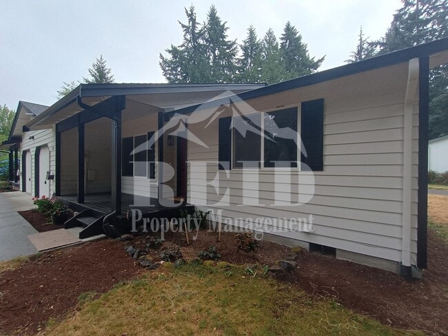 Building Photo - 7376/7378 Haynes Lane NE