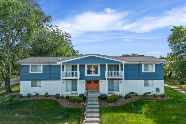 Building Photo - Town & Country Apartments