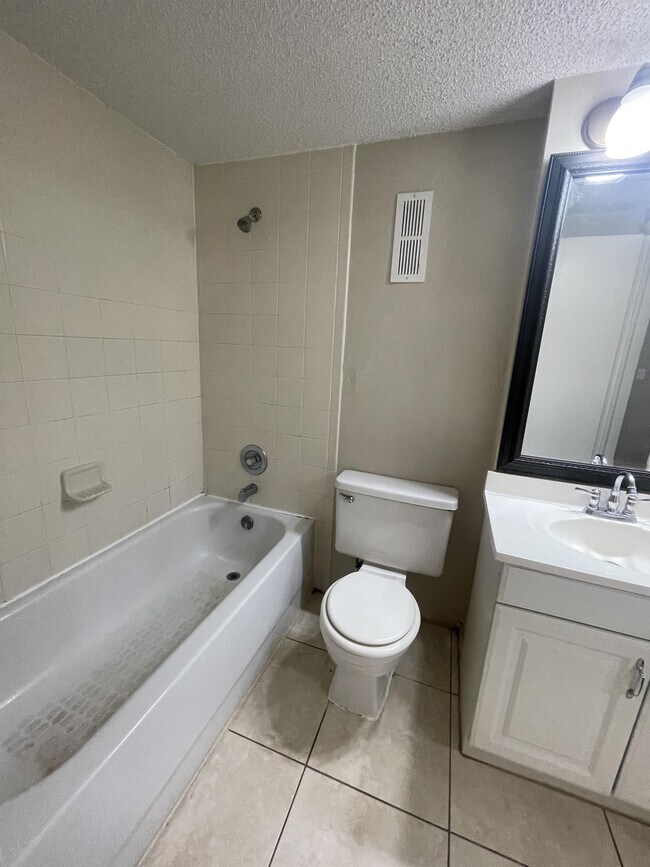Building Photo - 5506 Pokeweed Ct