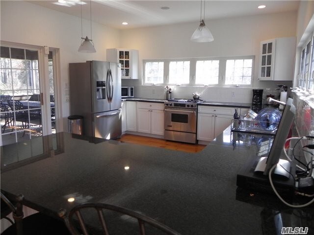 Building Photo - 20 Cove Neck Ln