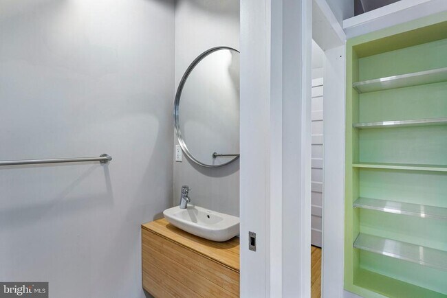 Building Photo - 1311 East Capitol St SE