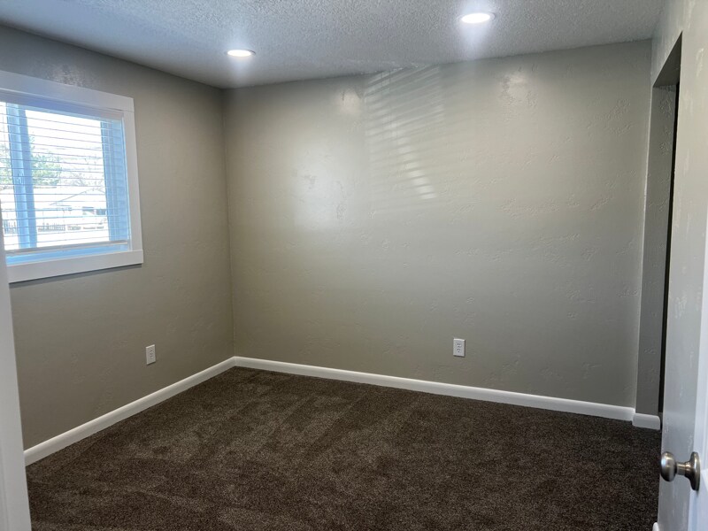 Building Photo - 1215 S Elder St