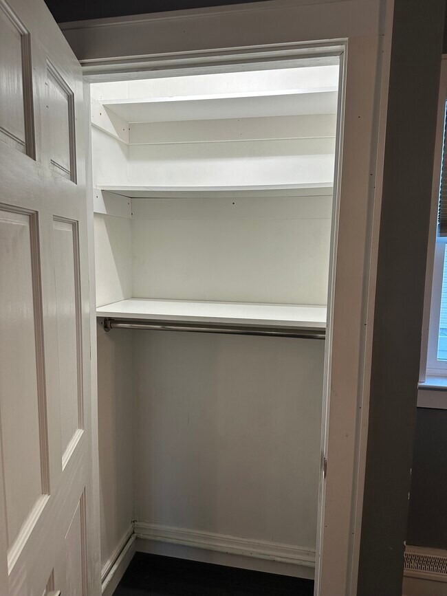 Closet - 29 3rd Ave