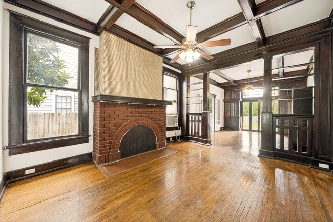 Building Photo - CHARMING 4-BEDROOM HISTORIC HOME IN TOBIN HILL