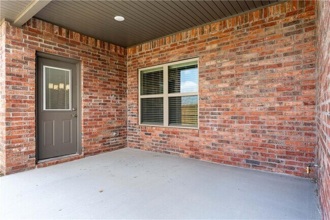 Building Photo - 7302 SW Walnut Grv Ave