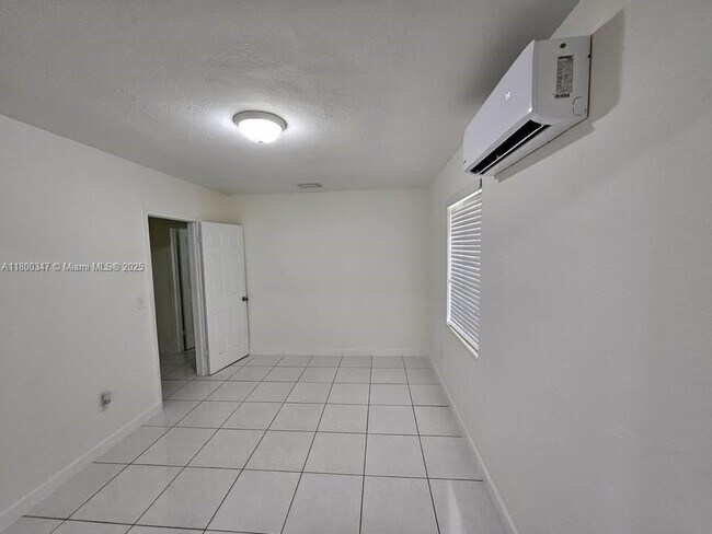 Building Photo - 6860 SW 27th St