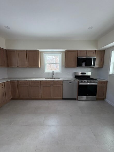 Building Photo - 316 Old Fall River Rd