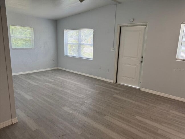Building Photo - 5605 Cortez Dr
