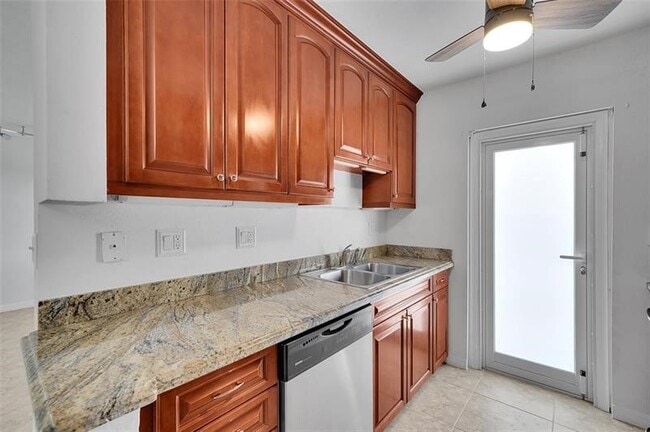 Building Photo - 2020 NE 56th St