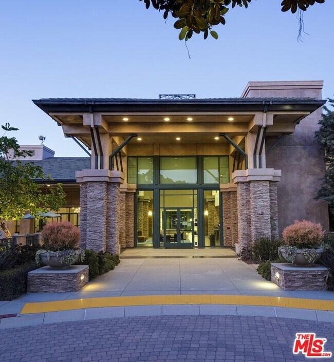 Building Photo - 7100 Playa Vista Dr