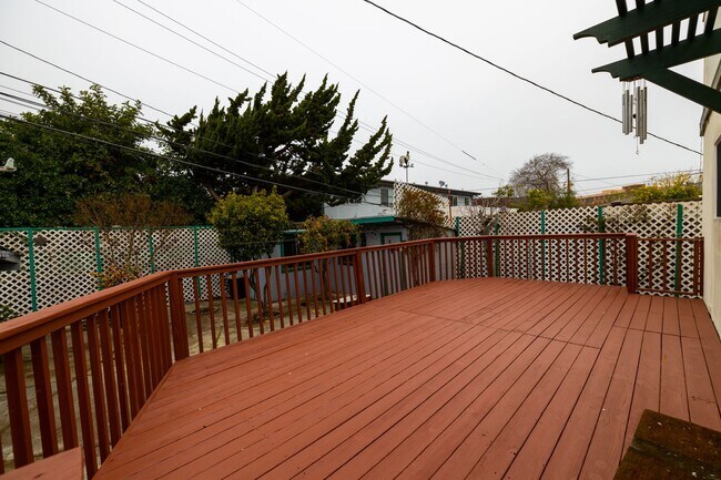 Building Photo - Large updated home in San Mateo Village!