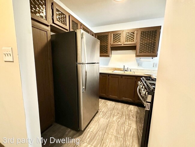 Building Photo - 2 br, 1.5 bath House - 11958 W Mill Rd. #16