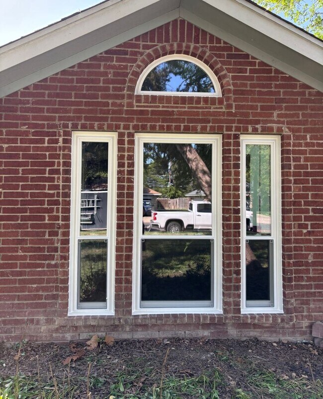 Building Photo - 2507 Schwertner Dr