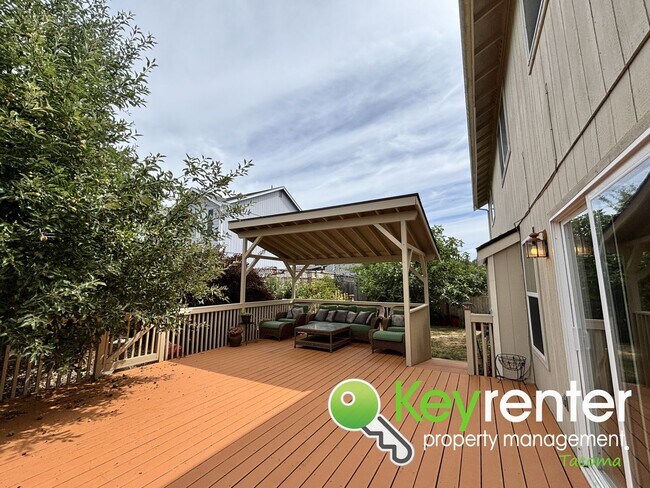 Building Photo - Newly Updated 5-Bedroom Home in Quiet Span...