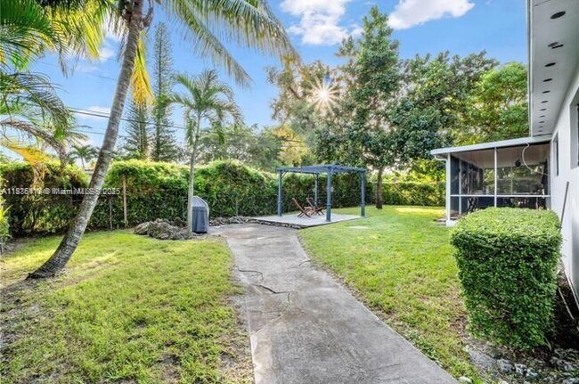 Building Photo - 460 NW 90th St