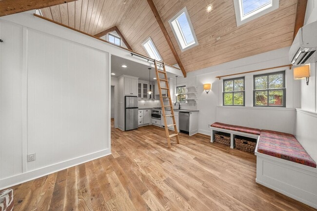 Building Photo - 5100 Lee Ave