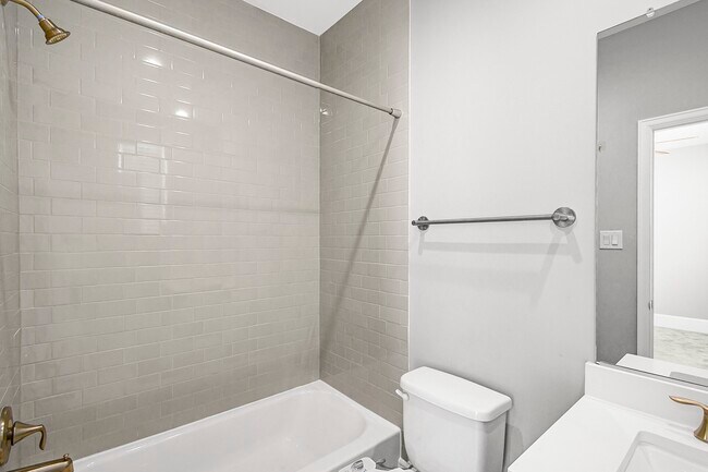 Building Photo - 411 N Nagle St