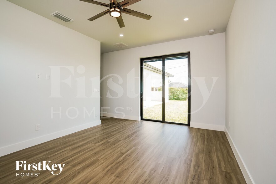 Building Photo - 1131 NE 2nd Pl