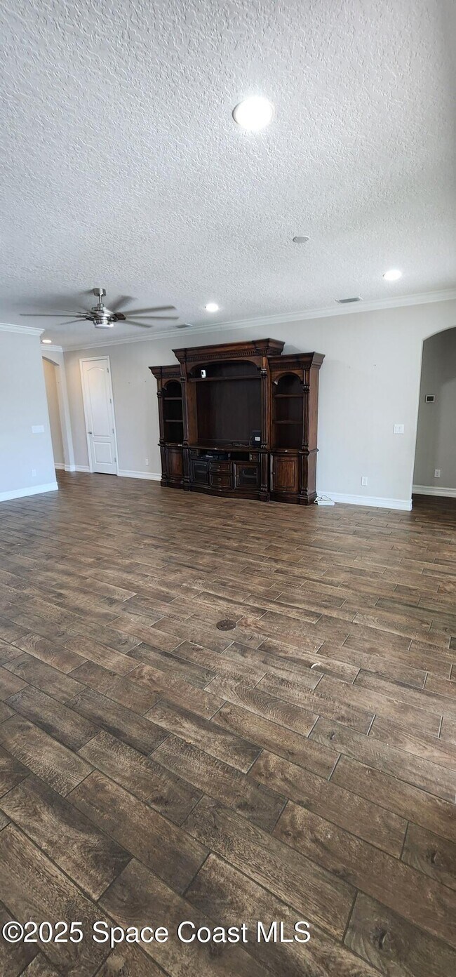 Building Photo - 3003 Trasona Dr