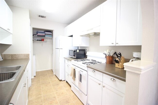 Building Photo - 11603 Pearwood Pl