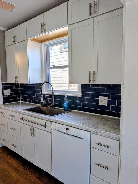 Building Photo - 1021 E 76th St