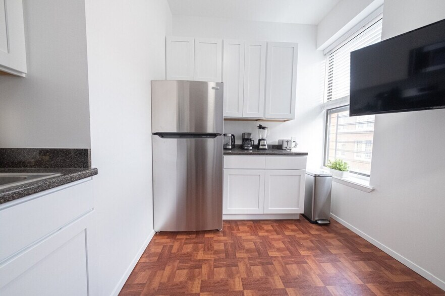 Building Photo - 247 W 113th St