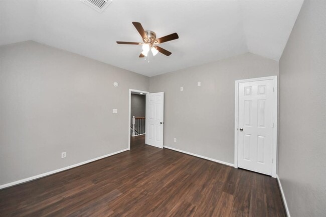 Building Photo - 1302 Raintree Cir