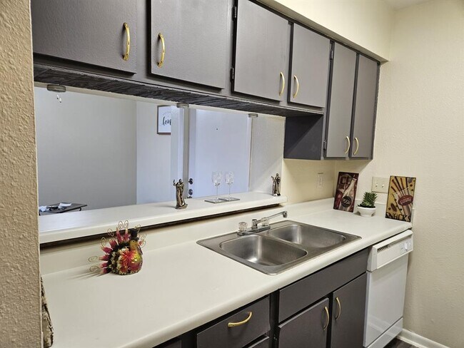 Building Photo - 8433 Hearth Dr