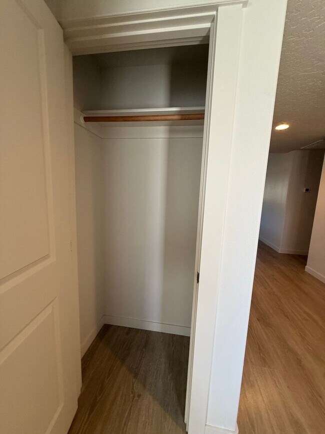 Building Photo - 3 Bedroom / 2 Bathroom in NW Redmond OR