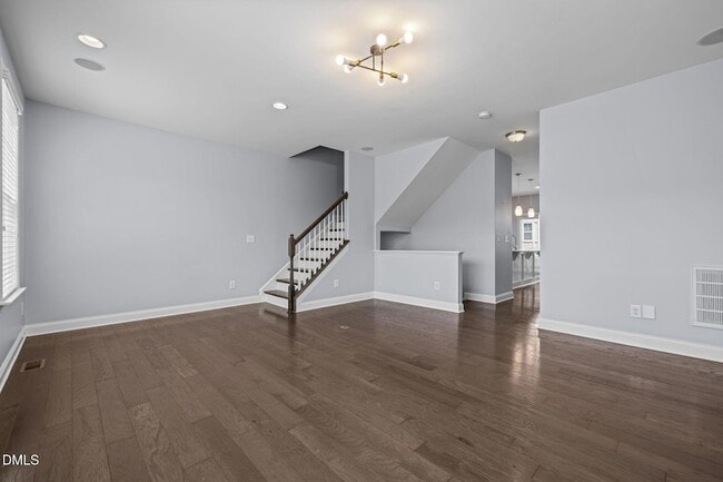Building Photo - 6052 Kentworth Dr