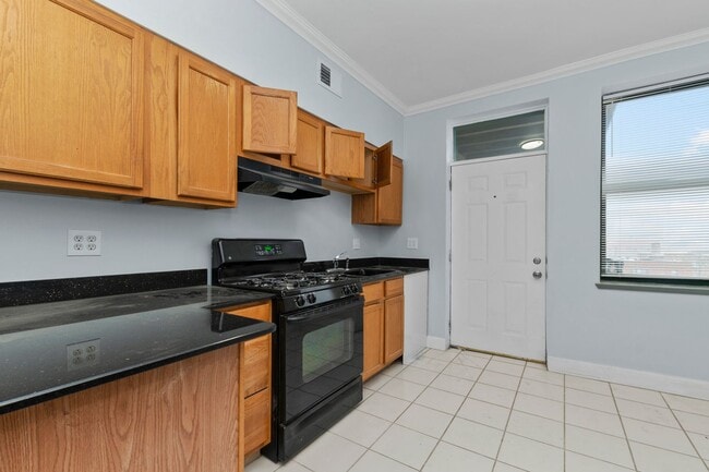 Building Photo - Two Bedroom in South Shore Available Now!