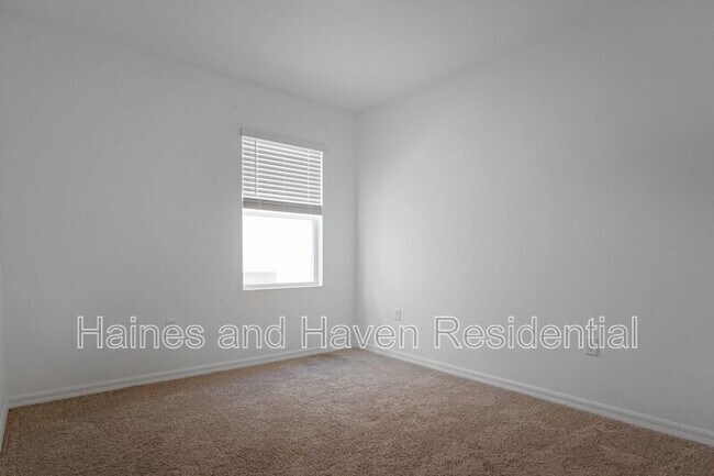 Building Photo - 5714 Somerset Dr
