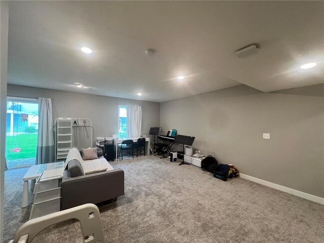 Building Photo - 7262 Zircon Ct N