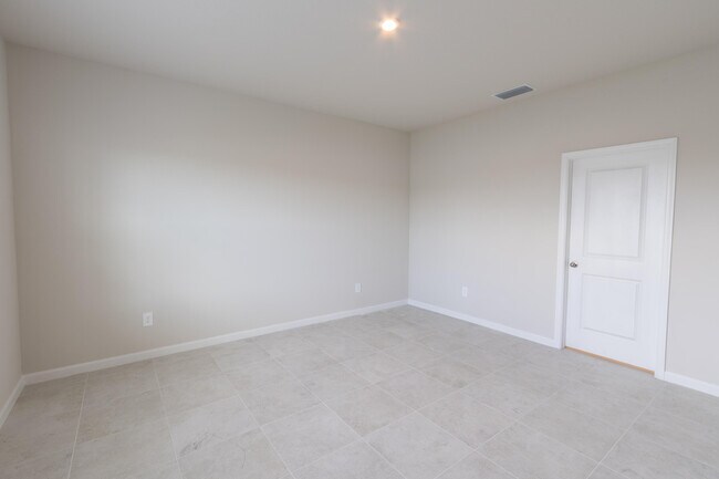 Building Photo - 4389 Lago Cir