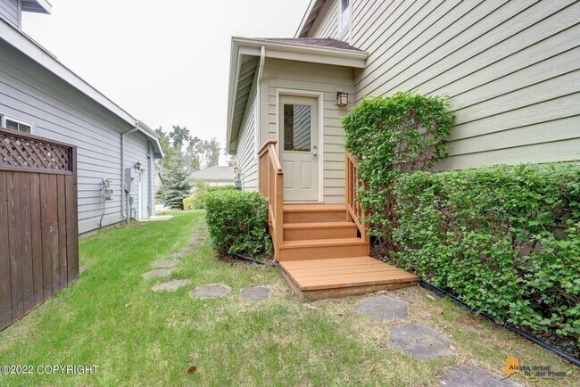 Building Photo - Stunning home conviently located by Eagle ...