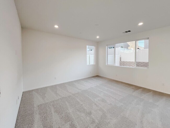 Building Photo - NEWER CONSTRUCTION ~SOLAR~ 3 BED 3 BATH BE...