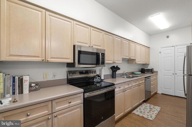 Building Photo - 3005 S Leisure World Blvd