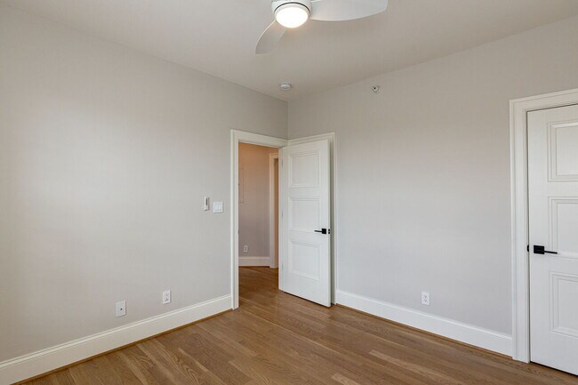 Building Photo - 1000 Kelton Cottage Way