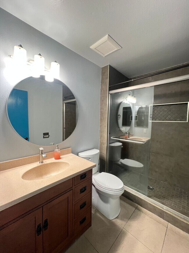 Building Photo - Garden Park Townhomes: 3 Bedroom 3 Bath At...