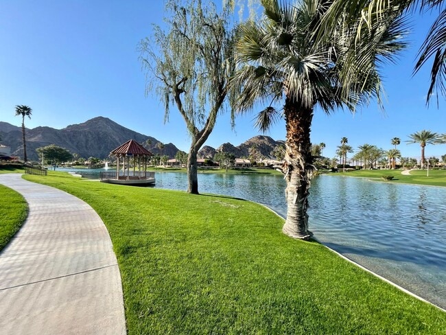 Building Photo - AVAILABLE NOW  ! LOVELY 3 Bedroom/ 2 Bathroom Home in Laguna De La Paz!