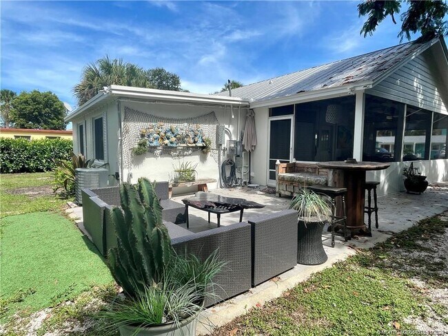 Building Photo - 2171 NE Pelican Terrace