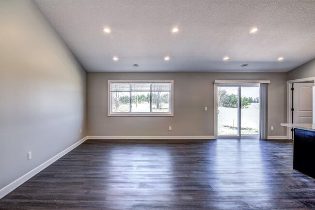 Building Photo - 1333 Blue Jay Pl