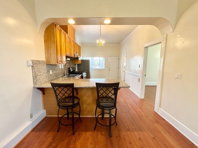 Building Photo - Adorable and Historic Home in West Alameda