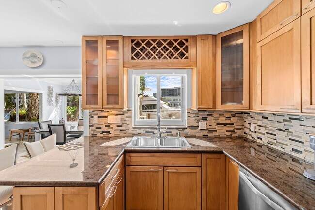 Building Photo - 1024 Bel Air Dr
