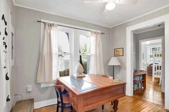 Building Photo - 1306 E Hernandez St