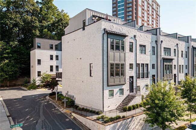 Building Photo - 1801 Huntington Hills Ln NW