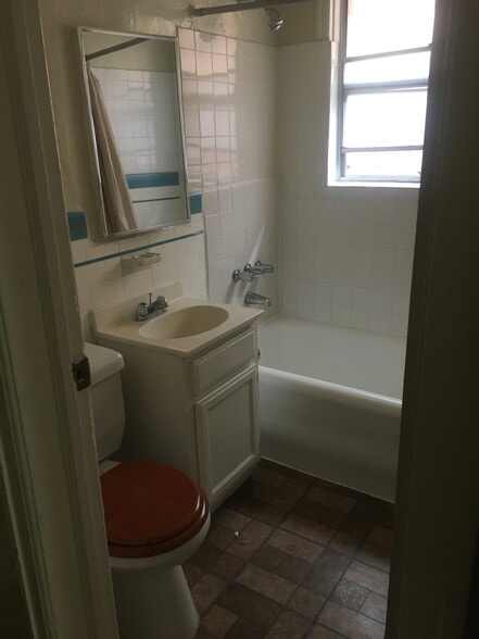 Building Photo - 545 S Hobart Blvd