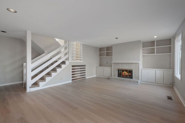 Building Photo - Belle Meade Townhome