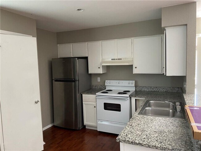 Building Photo - 10212 Brownie Dr